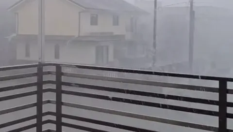 影/直擊！宜蘭冬山「狂風暴雨」猛襲　民眾嚇喊：千萬別出門