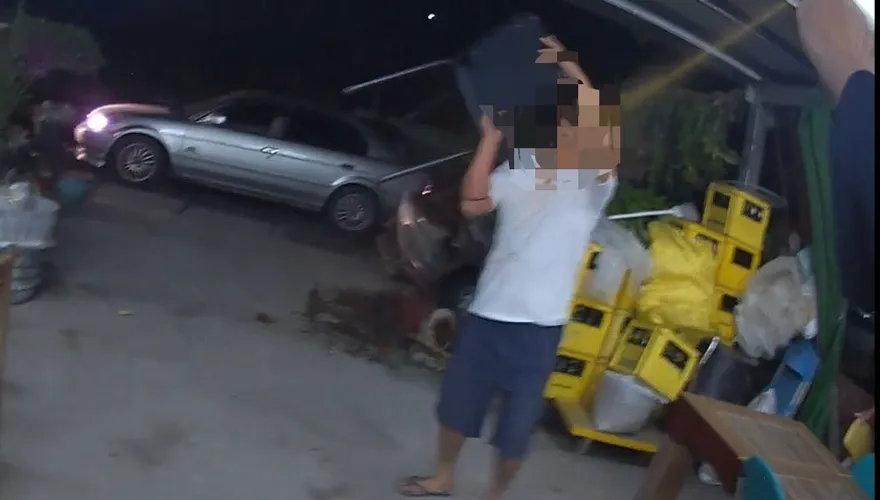 影/掃到颱風尾！台東醉男抓鐵椅攻擊父　警勸架制止左腿撕裂傷