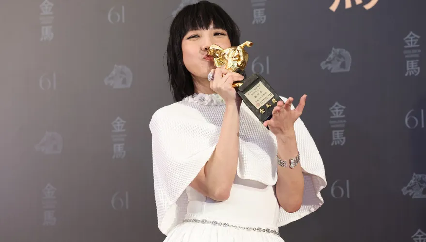 金馬61/特別感謝吳君如！鍾雪瑩封后緊張「怕沒吃飯暈倒」