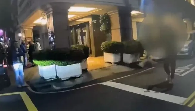高雄狂男街頭掏開山刀！離聖誕活動會場「只隔2街口」
