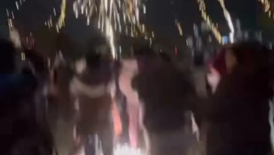 影/台中跨年煙火驚變「天火焚城」　直擊落焰傷人