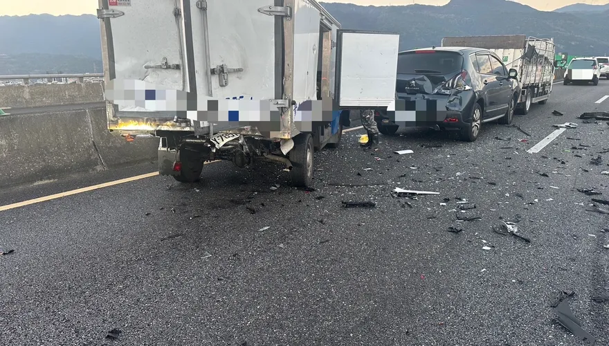 雪隧前重大車禍！北上宜蘭段8車「骨牌式」追撞　3人擦傷送醫