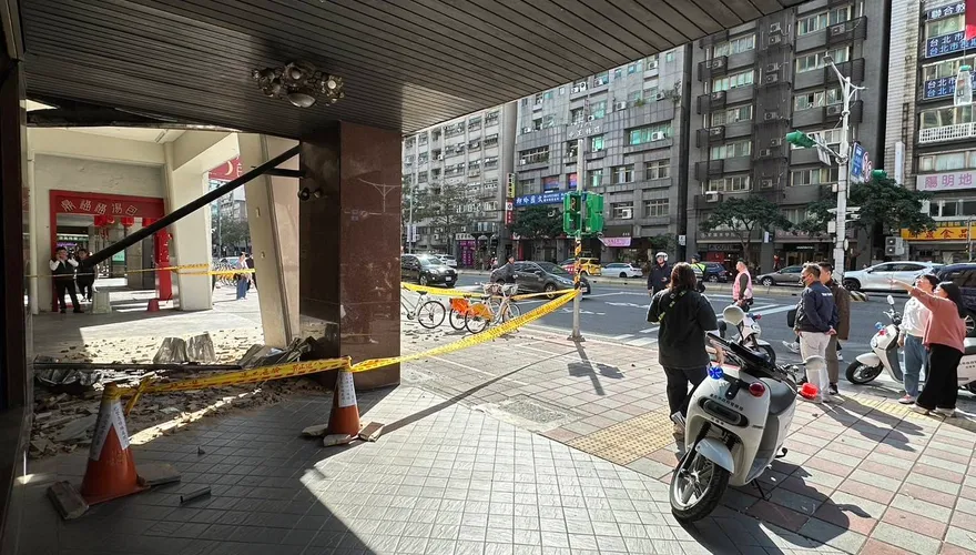 北市原民大樓柱子崩落下磁磚雨　技師：地震天氣影響