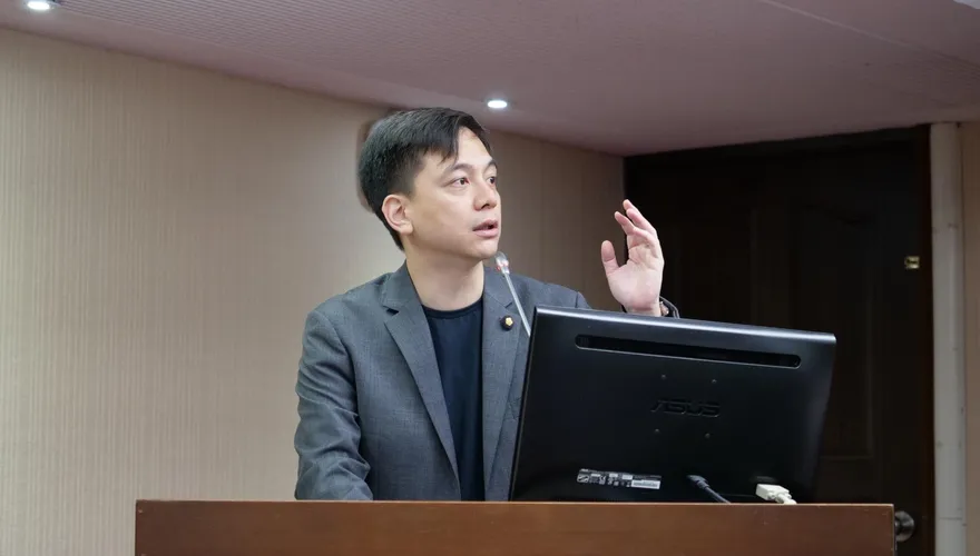 牛煦庭盼修補噪音執法漏洞　提案「噪音車註銷牌照」