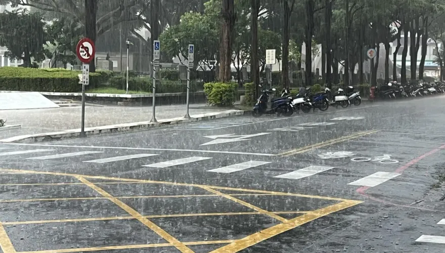 對流雲系發威！大雷雨猛轟台南、嘉義　慎防積淹水