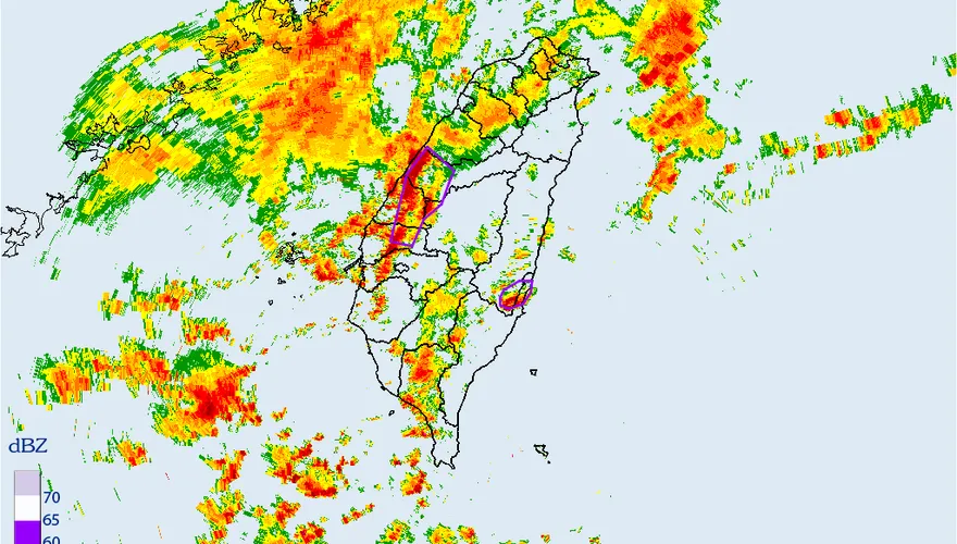 全台雨彈狂炸！18縣市大雨特報　本島只剩台東未「淪陷」