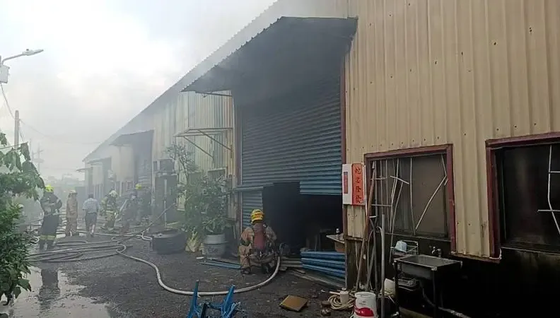 台南工廠大火「隔1天猛烈復燃」！同樣3間陷火海　傷亡不明