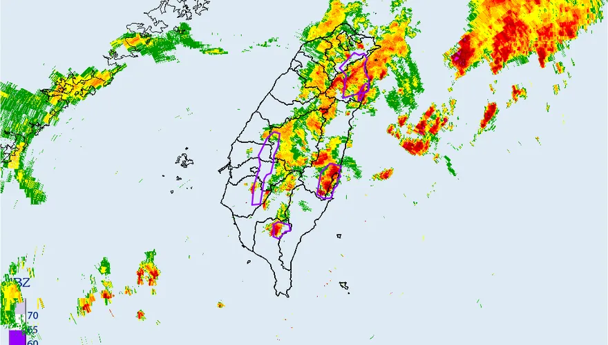 午後雷雨連炸宜花東屏1小時　屏東飛龍瀑布溪水暴漲警戒