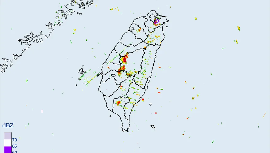 國家警報又響！雙北大雷雨　新北山區防溪水暴漲