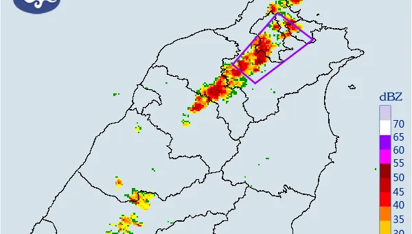 閃電雨勢增強！台北市政府急發天氣預警　呼籲民眾慎防