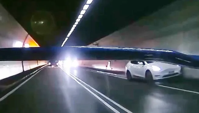 影/雪山隧道嚴重車禍！「特斯拉高速偏移撞擊」釀紫爆