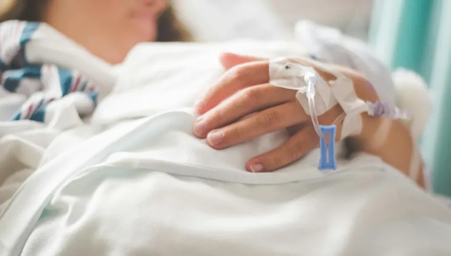 權威示警！流感病毒很兇「恐爆腦病變」美逾５成健康兒少中鏢