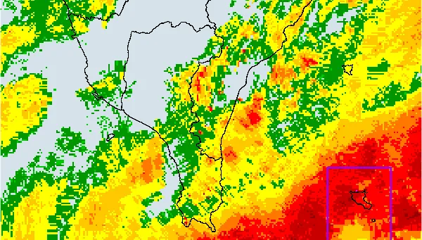 鳳凰強勢逼近！中颱鳳凰大雷雨炸台東　颳9級強陣風