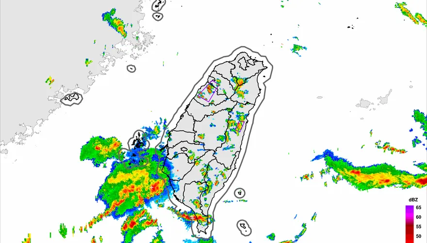 國家警報響！午後雨彈轟全台　15縣市大雨特報下到明天