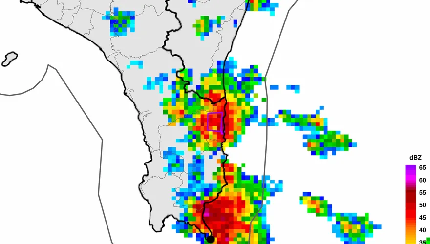 天空像破洞！暴雨狂炸屏東、台東　氣象署急發國家警報