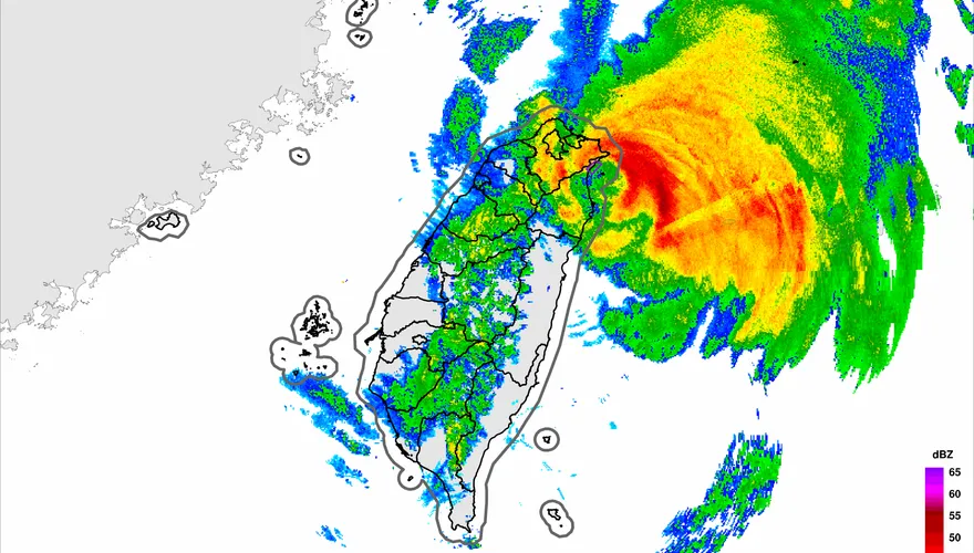 國家警報深夜狂響！薔琵超近北台灣強風告警　宜蘭大雷雨轟不停