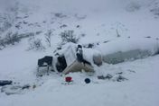 車被雪壓扁、多人失溫罹難　救援者親曝西藏雪崩8死慘況