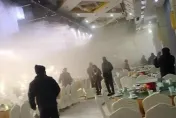 影/喜酒吃到一半...「轟」天花板塌了　宴會廳粉塵瀰漫賓客竄逃致8人傷