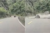 影/差1秒見閻王！四川土石流傾瀉　越野車險遭「巨石壓頂」