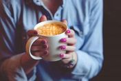 吃保健食品不能配咖啡？專家揭「4種常見保健食品」吸收影響一次看懂