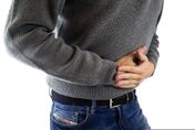 肚子痛很久要注意！醫師提醒胃痛長久未癒　可能是膽出問題