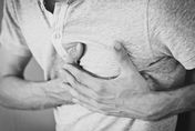 注意！胸痛不一定是心臟問題　醫曝「這些原因」不適需盡快就醫！