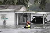 電視台淹水停播！「巨獸級颶風」伊恩襲佛州「毀滅性暴潮」釀9死、百萬戶停電
