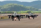 金正恩射導彈飛越日本！日「國家警報」狂響　南韓派F-15戰機「射兩枚炸彈」反制