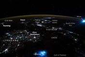 空間站宇航員巧拍南亞夜景照！ 有四大非凡景觀藍色亮光引人注目