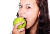 你不知道的事！「咀嚼」竟能預防過敏　營養師曝咀嚼「四大關鍵」