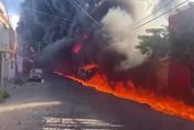大爆炸畫面曝光！墨西哥油罐車撞高架橋 大火延燒1500人急撤離