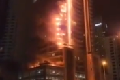 黑煙暴竄衝破窗…杜拜35層大樓火災！驚悚畫面曝光