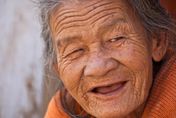 60歲嬤笑暈送醫　醫曝：平均500個人裡面就有一個
