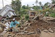 印尼西爪哇地震罹難者37%是小孩　小學校長聽到學生呼喊「但救不回他」