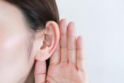 年過50開始聽不清？聽力衰退「這些疾病」易上身