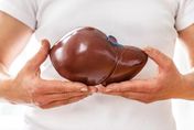 中度脂肪肝消失！靠少吃水果瘦10kg　醫示警「脂肪肝」增38%失智症風險