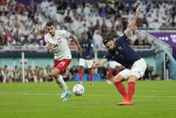 世足賽/足球天才姆巴佩梅開二度  法國3:1勝波蘭晉8強
