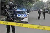 【影】印尼西爪哇驚傳自殺炸彈客衝警局炸警察　造成2死7傷