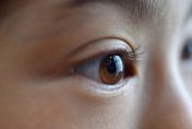 網傳3分半眼球操可以增強視力　醫：一定是假的！「2件事」做到更重要