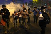 平定政局？秘魯多地大型示威釀2死　總統：提前兩年大選