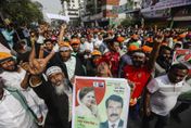 孟加拉首都達卡情勢緊張　10萬人上街示威要求總理下台改選新政府