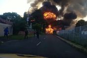 【影】南非油罐車爆炸　增至15死37傷　醫院、民宅慘遭波及
