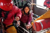 跨年雪山西稜線縱走　43歲女山友腳傷　直升機急吊掛送醫