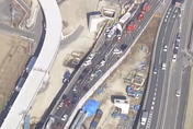 影/日本京都高速公路傳重大車禍　19車連環追撞至少10人受傷