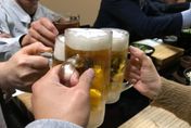 尾牙春酒不想太快醉！營養師授「最佳飲酒攻略」　常喝到斷片恐有失智風險