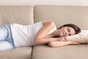 睡午覺提振精神...小心恐短壽！研究曝「午睡超過1小時」早死風險增32％