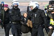 瑞典環保少女德國抗議遭逮捕　獲釋後推文：保護氣候不是犯罪