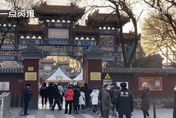 大陸也瘋搶頭香！北京「雍和宮」不是寺廟　仍讓遊客初一凌晨排到日出等上香