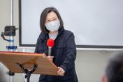 創黨大老不忍了！她怒槓蔡英文「親美政策」：將台灣年輕人推向戰場