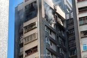 快訊/台南17F大樓起火！濃煙「從窗狂冒」…2人嗆傷獲救